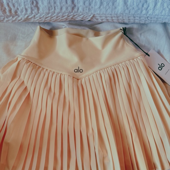 Crop top & Skirt - Picture 7 of 7